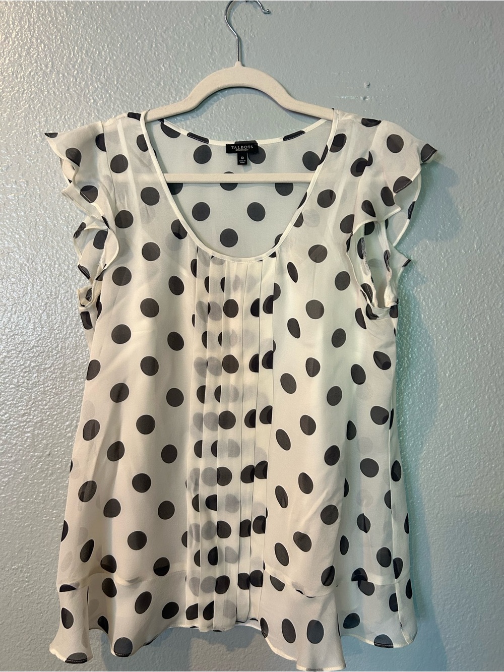 Talbots Cream Polka Dot Ruffle Sleeve Pleaded Front. 100% Silk Blouse. Size 10